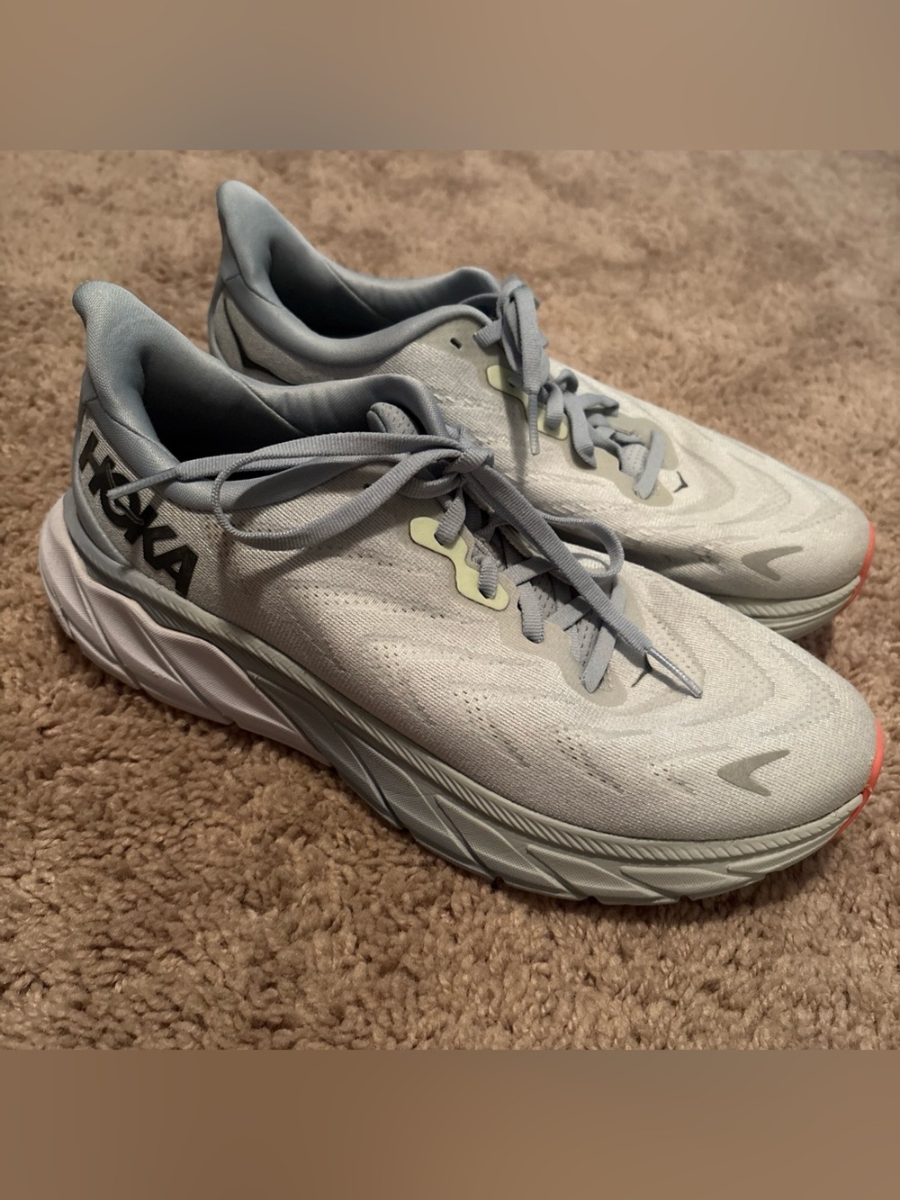 Women’s Hoka Arahi 6 Size 8.5B Blue And White